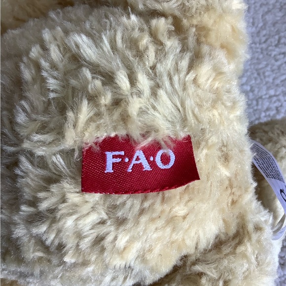 F.A.O. Toys R Us 2014 Bear Stuffed Animal Plush Toy - Picture 6 of 9